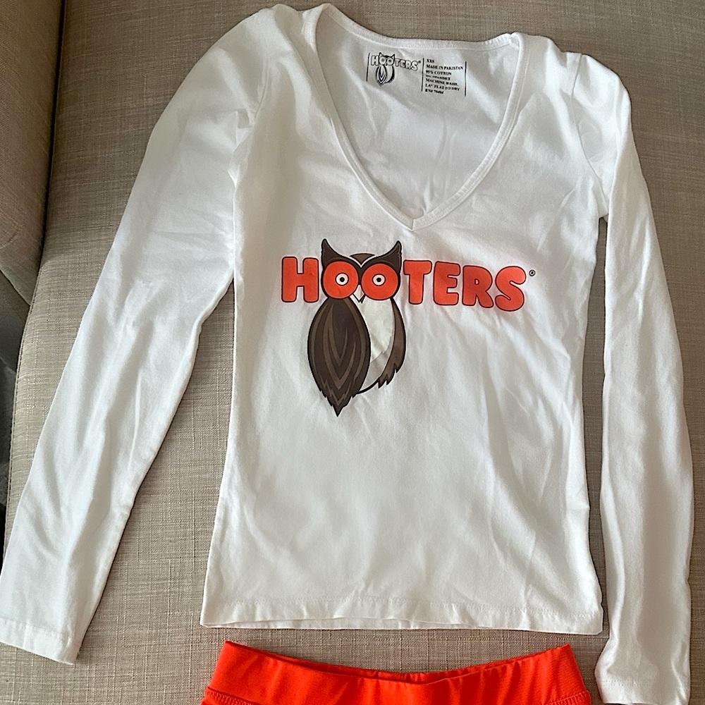 HOOTERS long sleeve uniform top